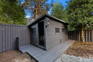 8216 Interlake Ave N, Seattle, WA 98103 - Photo 31
