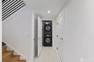 8216 Interlake Ave N, Seattle, WA 98103 - Photo 17