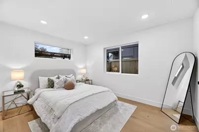 4529 Corliss Avenue N, Seattle, WA 98103 - Photo 5