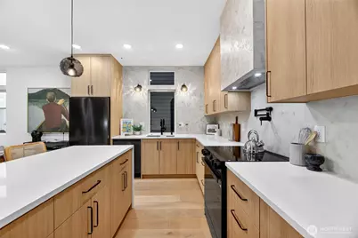 4529 Corliss Avenue N, Seattle, WA 98103 - Photo 11