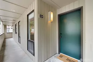 10819 NE 37th Pl, Bellevue, WA 98004 - Photo 3
