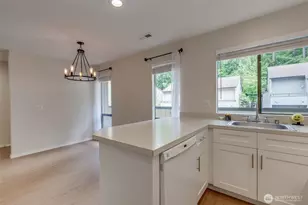 10819 NE 37th Pl, Bellevue, WA 98004 - Photo 23