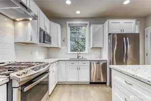 690 Wintersweet Rd NE, Bainbridge Island, WA 98110 - Photo 9