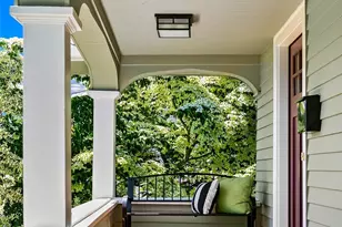 1002 NW 70th St, Seattle, WA 98117 - Photo 3