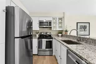 14727 NE 35th St, Bellevue, WA 98007 - Photo 9