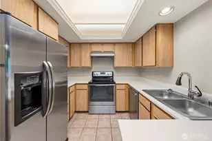 1300 Bellevue Way NE, Bellevue, WA 98004 - Photo 17
