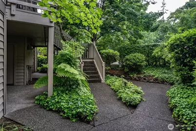 1300 Bellevue Way NE #2, Bellevue, WA 98004 - Photo 29