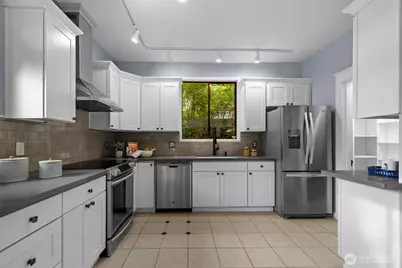 2529 Queen Anne Avenue N, Seattle, WA 98109 - Photo 5