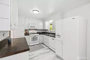 17023 113th Ave SE, Renton, WA 98055 - Photo 9