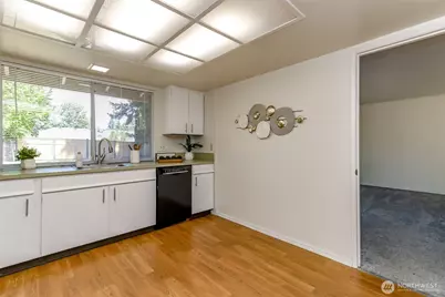 15836 SE Fairwood Boulevard, Renton, WA 98058 - Photo 13