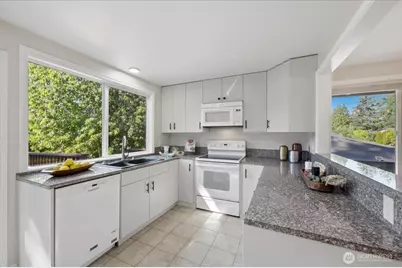 1801 Anacortes Avenue NE, Renton, WA 98059 - Photo 11