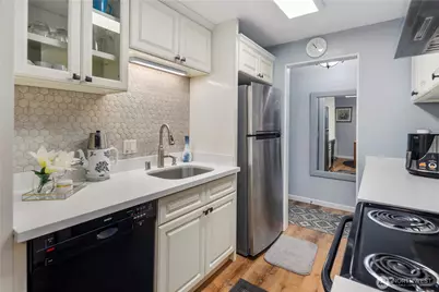 11008 NE 68th St #728, Kirkland, WA 98033 - Photo 9