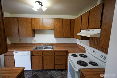 108 Kensington Avenue SW, Kent, WA 98030 - Photo 17