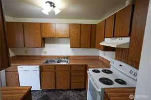108 Kensington Ave SW, Kent, WA 98030 - Photo 17