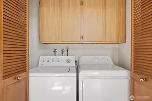 9522 1st Ave NE, Seattle, WA 98115 - Photo 17