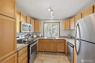 9522 1st Ave NE, Seattle, WA 98115 - Photo 3