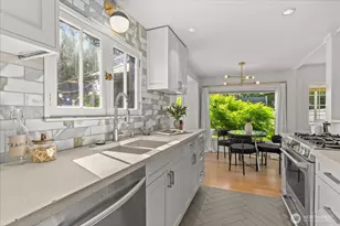 4010 NE 95th St, Seattle, WA 98115 - Photo 11