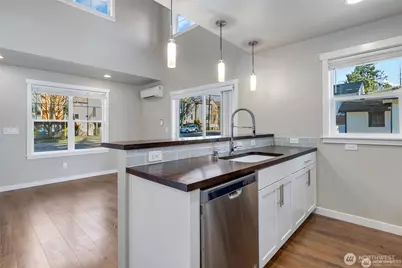 12757 Dayton Avenue N #B, Seattle, WA 98133 - Photo 15