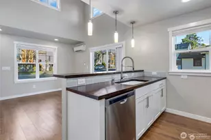 12757 Dayton Ave N, Seattle, WA 98133 - Photo 15