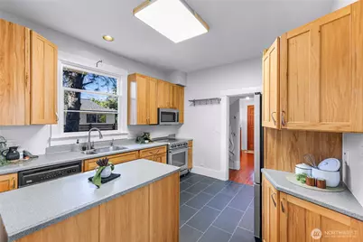2429 Spruce St, Bellingham, WA 98225 - Photo 3