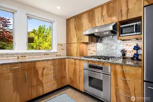 8819 Ashworth Ave N, Seattle, WA 98103 - Photo 21