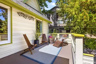 8819 Ashworth Ave N, Seattle, WA 98103 - Photo 13