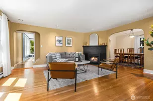 8819 Ashworth Ave N, Seattle, WA 98103 - Photo 15