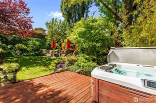 8819 Ashworth Ave N, Seattle, WA 98103 - Photo 11