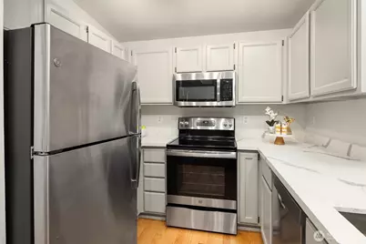 12323 NE 97th Street #M, Kirkland, WA 98033 - Photo 5