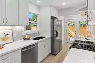 1312 NE 70th St, Seattle, WA 98115 - Photo 11