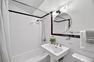 1105 Spring St, Seattle, WA 98104 - Photo 13