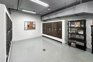 1105 Spring St, Seattle, WA 98104 - Photo 23