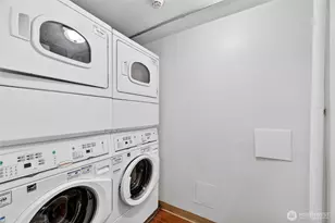 1105 Spring St, Seattle, WA 98104 - Photo 15