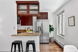 1105 Spring St, Seattle, WA 98104 - Photo 9