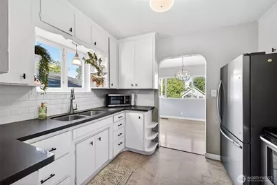 6831 S Yakima Avenue, Tacoma, WA 98408 - Photo 9