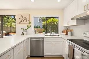 15015 SE 46th Pl, Bellevue, WA 98006 - Photo 9