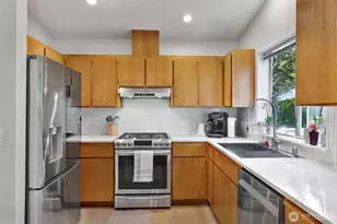 5126 S Garden Loop Rd, Seattle, WA 98118 - Photo 11
