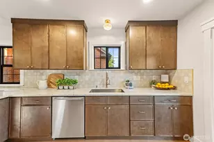 1013 NW 80th St, Seattle, WA 98117 - Photo 9