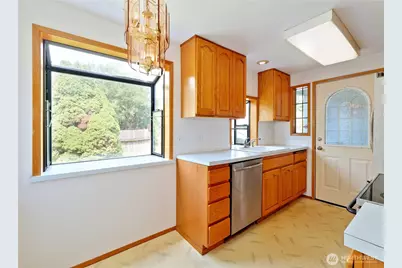 12805 64th Avenue S, Seattle, WA 98178 - Photo 9