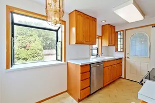 12805 64th Ave S, Seattle, WA 98178 - Photo 9