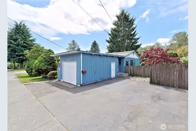 12805 64th Avenue S, Seattle, WA 98178 - Photo 3