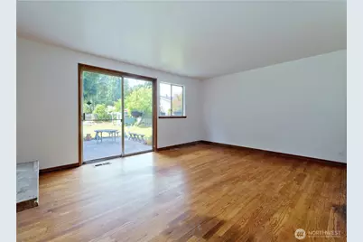 12805 64th Avenue S, Seattle, WA 98178 - Photo 11
