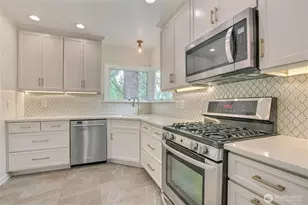 2250 NE 175th St, Shoreline, WA 98155 - Photo 9
