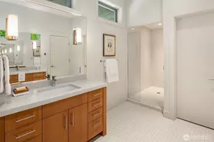 4911 NE Laurelcrest Ln, Seattle, WA 98105 - Photo 29