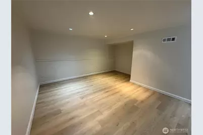 811 NE 66th Street, Seattle, WA 98115 - Photo 19