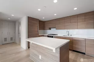 588 Bell St, Seattle, WA 98121 - Photo 9