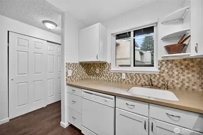 10037 NE 138th Place #D2, Kirkland, WA 98034 - Photo 7