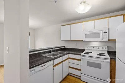 1900 NE 48th Street #E205, Renton, WA 98056 - Photo 7
