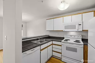 1900 NE 48th St, Renton, WA 98056 - Photo 7