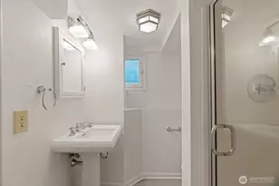 2701 NE 94th St, Seattle, WA 98115 - Photo 19